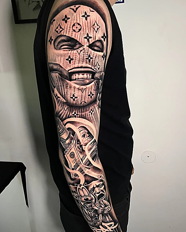 Manga completa en negro y gris con pasamontañas de monograma, billetes y máscaras de teatro